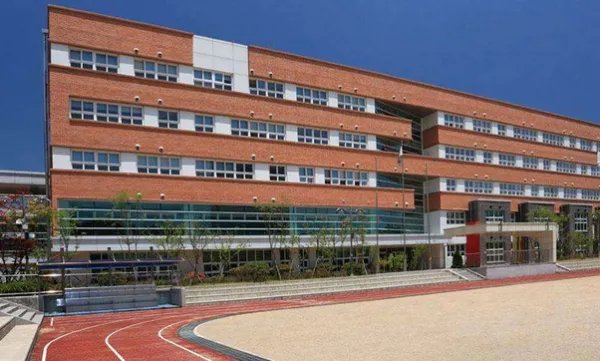 封闭式学校在哪里