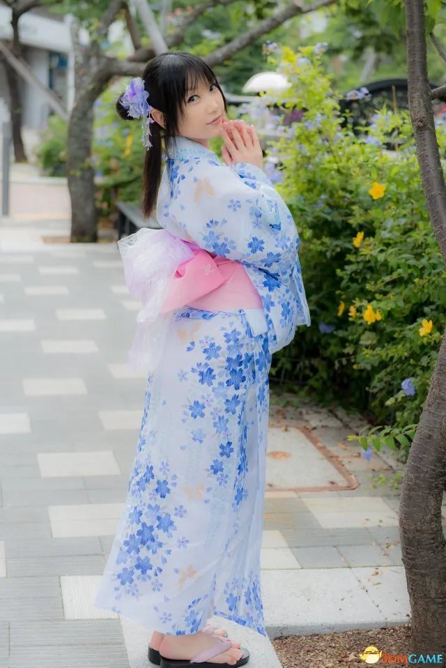 C84莲妹无下限诱惑写真 该死的创口贴谁去扯掉