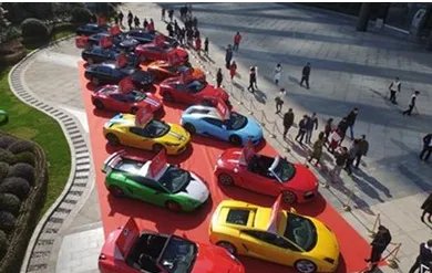 公司年会豪车撑面是要干什么？