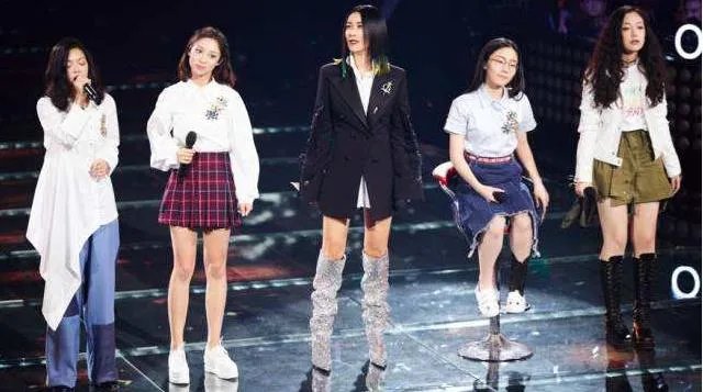 郭沁为什么坐在椅子上：郭沁个人资料简介