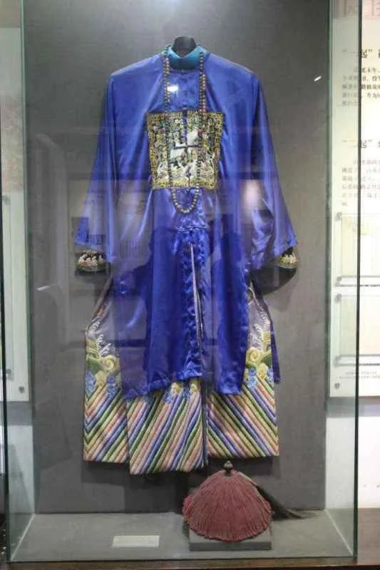 清朝官服到底是谁设计的，为何如此设计？