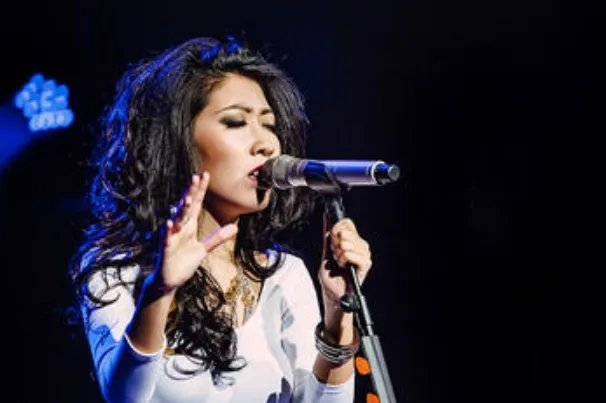 曲婉婷最火爆的歌曲top10：《我的歌声里》上榜，第一大气又洒脱