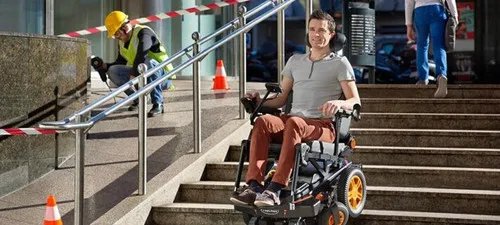 自己动手不求人 可爬楼梯的电动轮椅