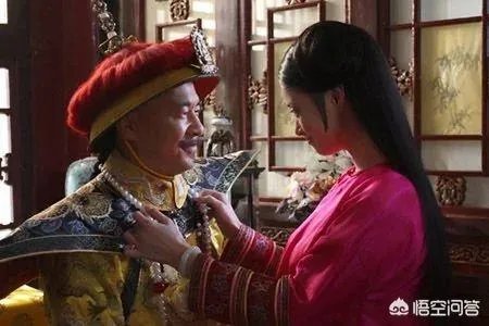 《甄嬛传》里，华妃怀孕的时候，雍正还不是皇上，那他为什么不让华妃有孩子？