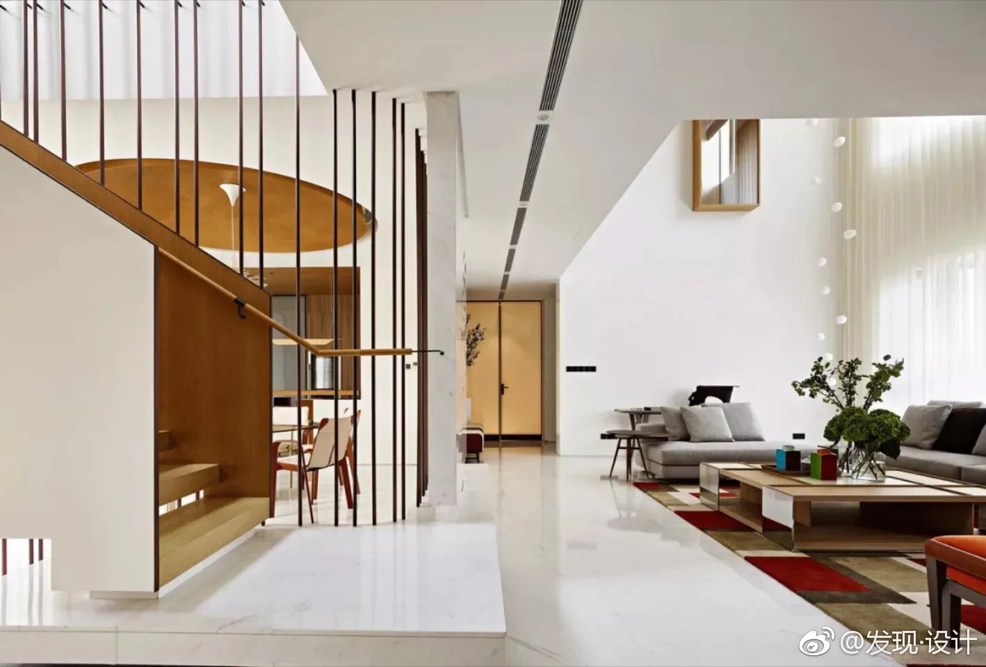 李玮珉-上海陈公馆考虑到建筑空间的气氛和色彩把控，空间构成组...