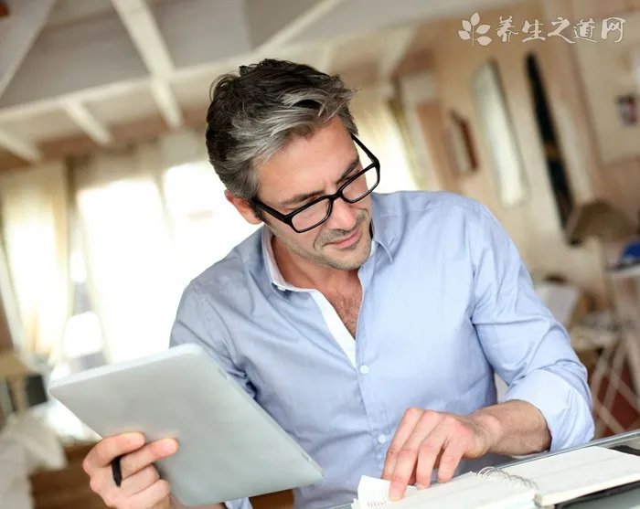 内藏幼齿灵魂的熟男星座