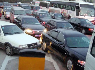 清明全国高速总流量将...