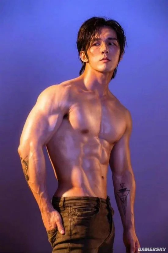 南拳妈妈张杰近照曝光 从瘦弱摇滚男孩变成肌肉猛男