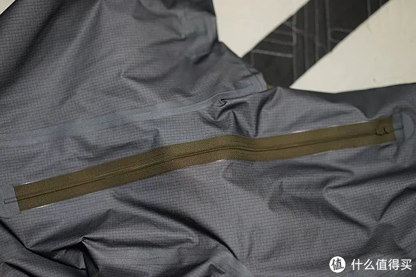 始祖鸟冲锋衣怎么样