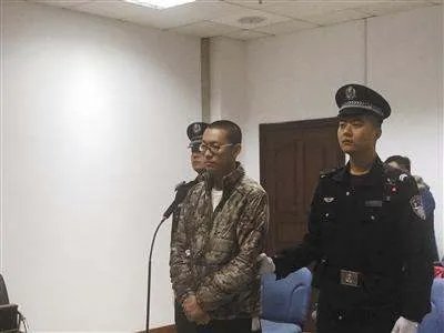 啜梦珏涉嫌诈骗罪将受审，缓刑期内再犯新罪如何处理新罪与旧罪呢？