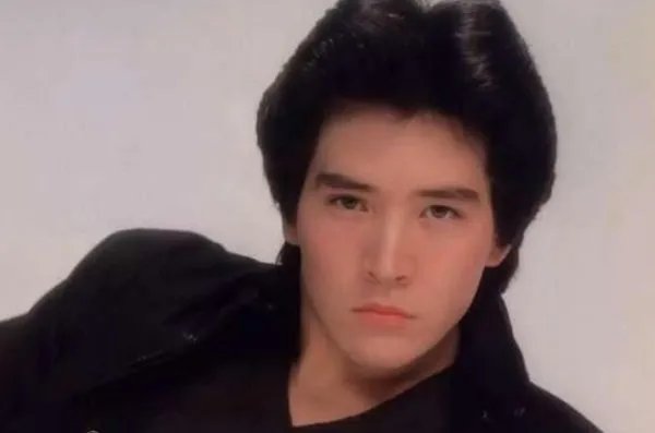 “费翔一出生就拥有私人飞机”,他的家世背景究竟多强大?