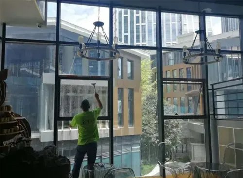 玻璃贴膜的正确方法是什么