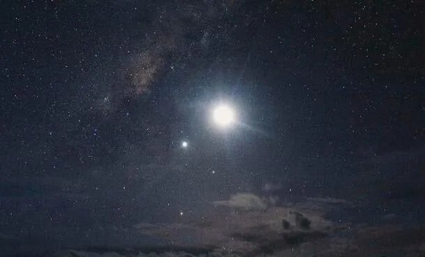 金星伴月图片 最新金星伴月浪漫壮观图集