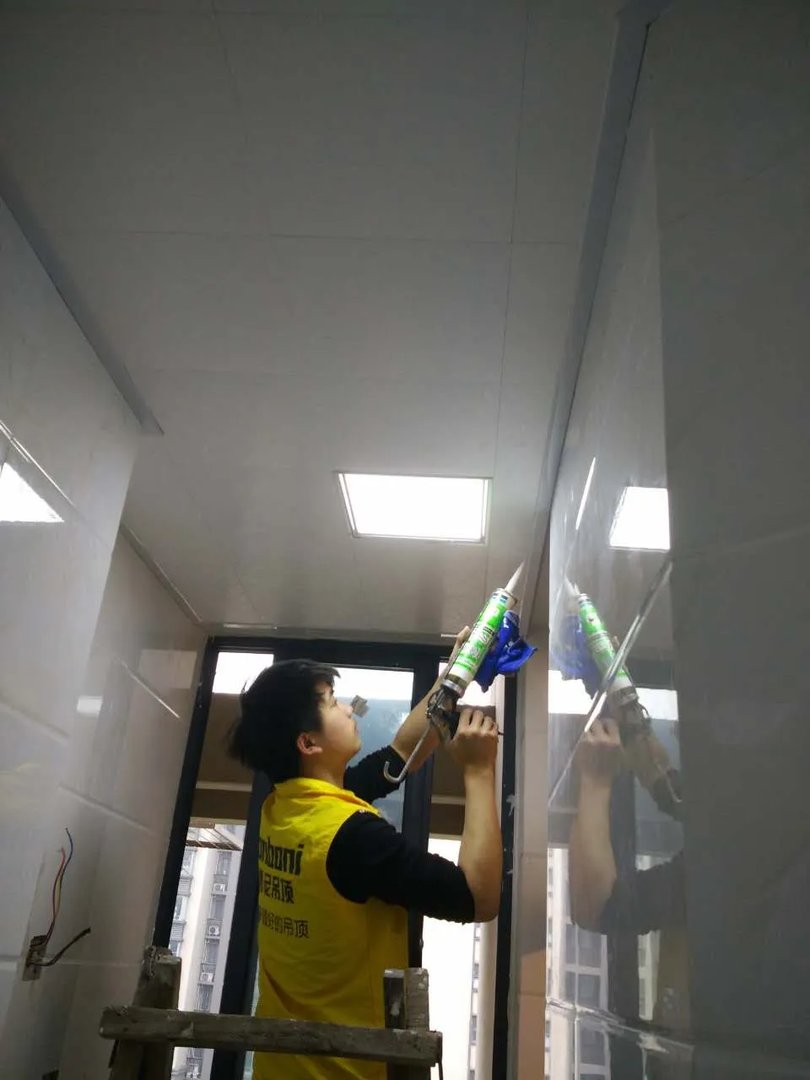 表扬齐家邦博尼集成吊顶，现场安装实景曝光