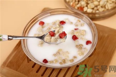 卡乐比麦片是油炸的吗?卡乐比麦片热量高吗?