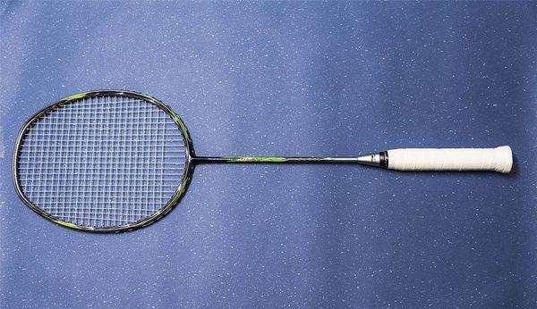 什么牌子的羽毛球拍好？