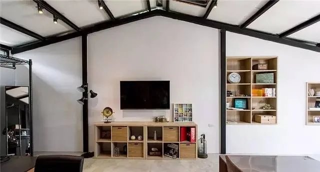 贾静雯老公亲手打造的硬汉Loft风,颜值也超高!