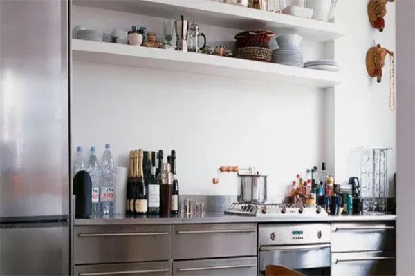 衢州一男子用不锈钢硬核装修全屋，这样的装修你会心动吗？