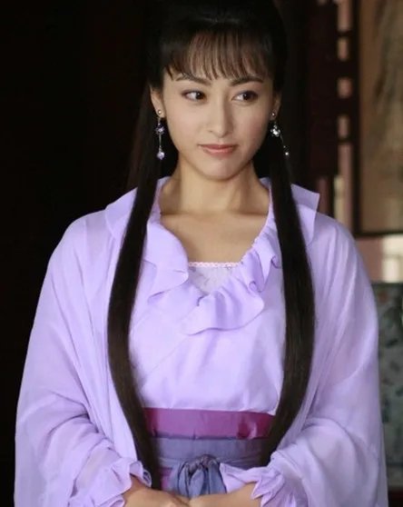 法提麦雅琦比基尼装身材惹火 主演多部古装剧扮相惊艳