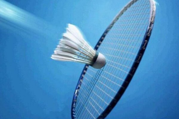 什么牌子的羽毛球拍好？