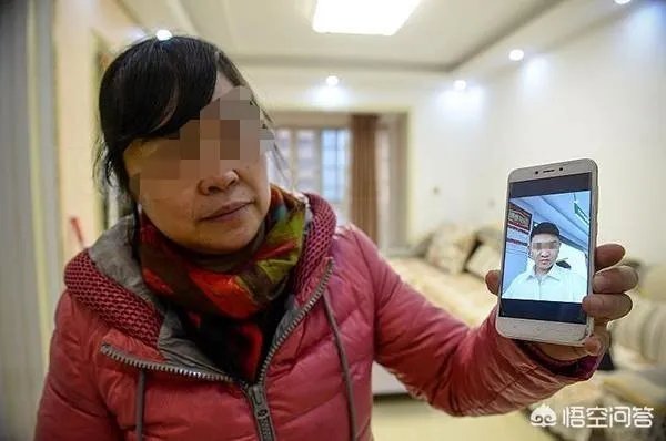 保姆偷子26年还回不成器儿子，亲妈怒怼：这是甩包袱。对此事你怎么评价？
