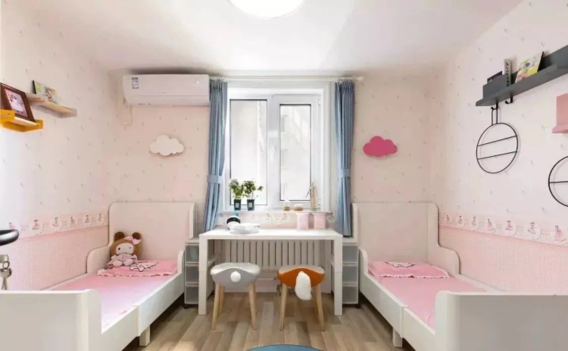 相比上下铺，双人床的儿童房，更安全宽敞！