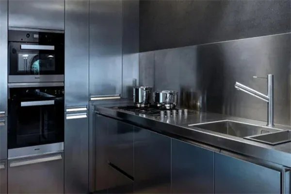 衢州一男子用不锈钢硬核装修全屋，这样的装修你会心动吗？