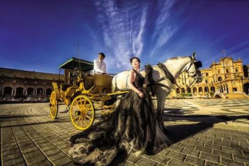 粉色婚纱代表什么  黑色婚纱很不吉利吗