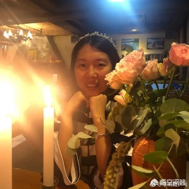 大满贯得主李晓霞即将当妈,挺“孕肚”现身观看乒乓球全国锦标赛。你怎么看?