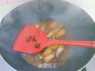 鹌鹑蛋红烧肉