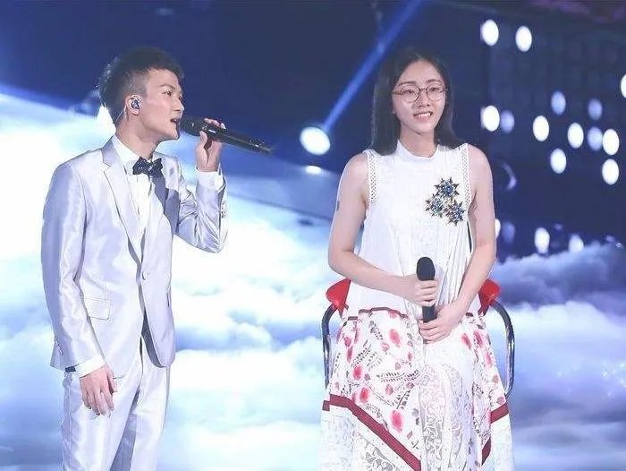 郭沁为什么坐在椅子上：郭沁个人资料简介