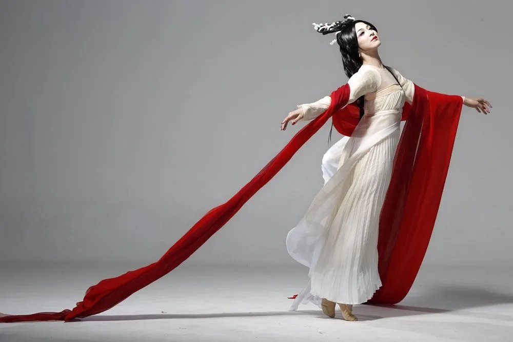 华宵一和唐诗逸谁是当今青年古典舞者的领头?