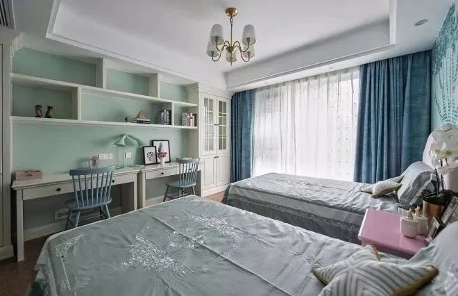 相比上下铺，双人床的儿童房，更安全宽敞！