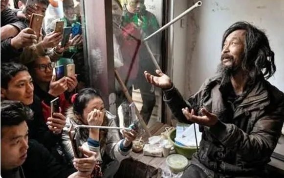 北大毕业的高材生姚远，消失了12年当流浪汉，他的现状如何了？