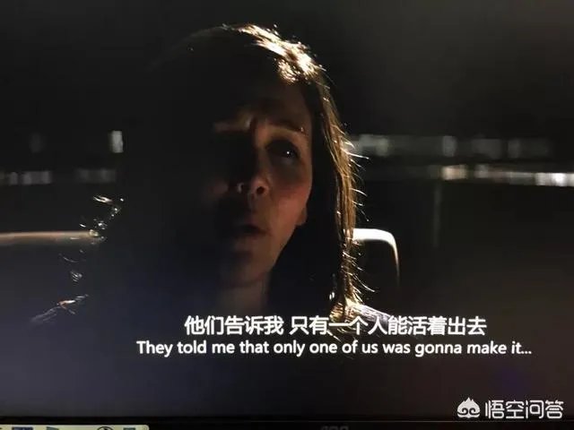 为什么在《蝙蝠侠：黑暗骑士》中，哈维丹特自己把油桶撞倒了？