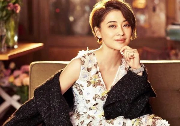 她与陈佩斯搭档表演大变活人，如今27年过去了，生活过得怎样了？