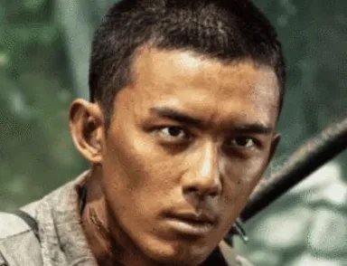 小鲜肉如今不吃香了，黄子韬开始秀肌肉，鹿晗是怎么做的？