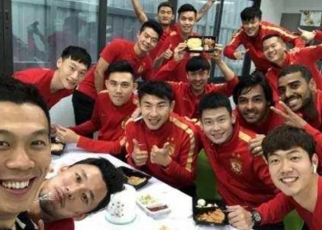 恒大外援阿兰肘击刘奕鸣会被禁赛吗？