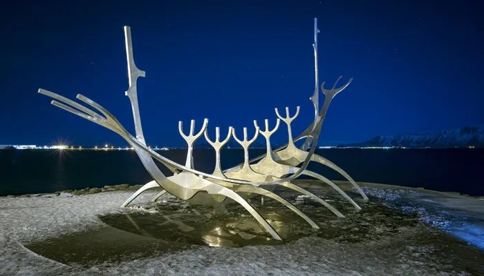 一鲸落万物生下一句是什么 一鲸落万物生下一句到底是什么