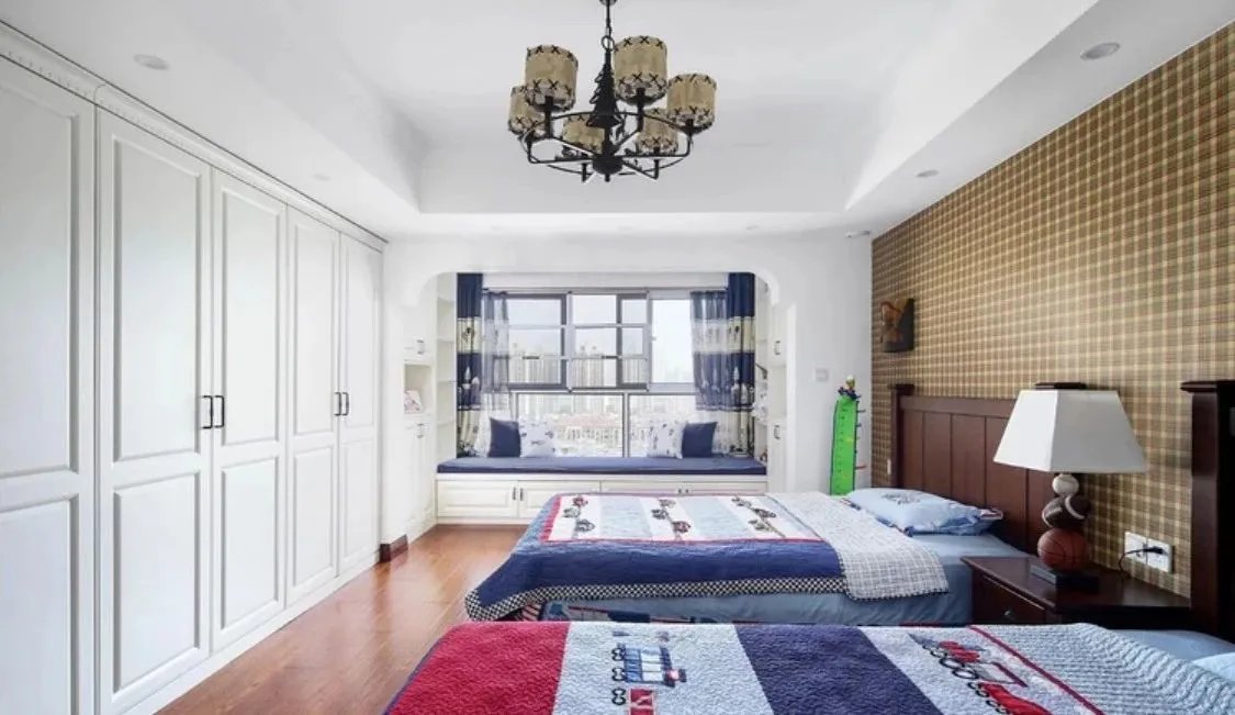 相比上下铺，双人床的儿童房，更安全宽敞！