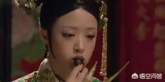 《甄嬛传》里，华妃怀孕的时候，雍正还不是皇上，那他为什么不让华妃有孩子？