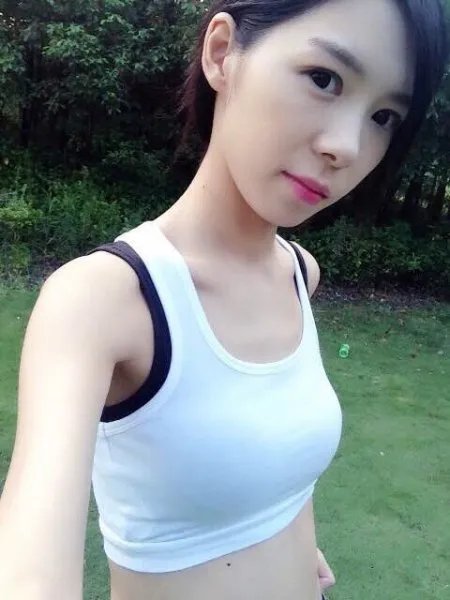 神秘人送福利 美女解说小楼微博获赠域名