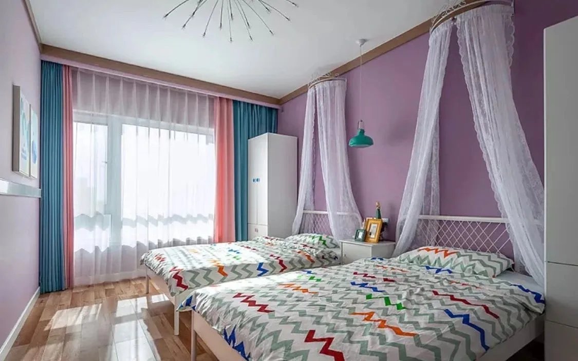 相比上下铺，双人床的儿童房，更安全宽敞！