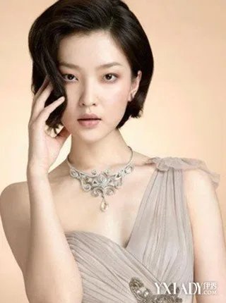 中国名模杜鹃大尺度走秀猴年春晚走光浑然不知