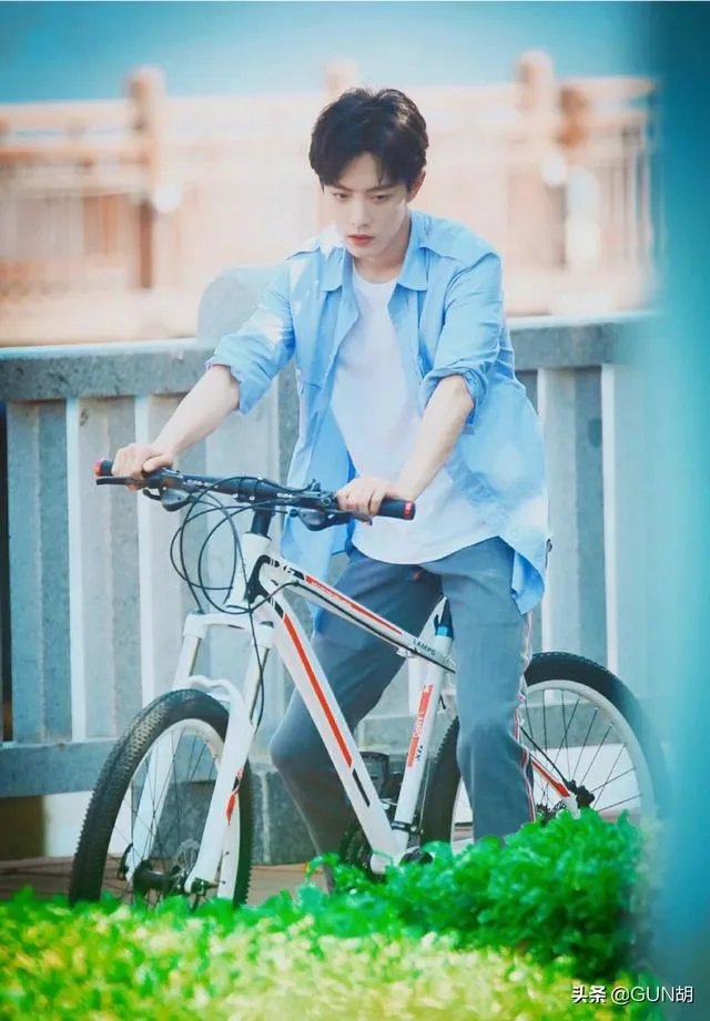 大家有肖战、王一博的壁纸吗，分享一下