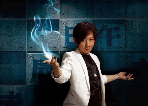 2013年王力宏冲到春晚后台,怒甩刘谦耳光,当年到底发生了什么?