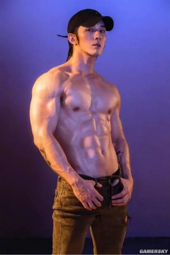 南拳妈妈张杰近照曝光 从瘦弱摇滚男孩变成肌肉猛男