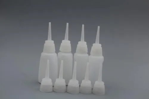 强力胶为什么不会粘住它的容器？