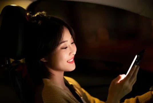 河北00后长期玩手机致颈椎变形,经常玩手机还有哪些危害?