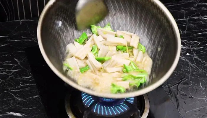 莲藕怎么炒好吃 炒莲藕的家常做法